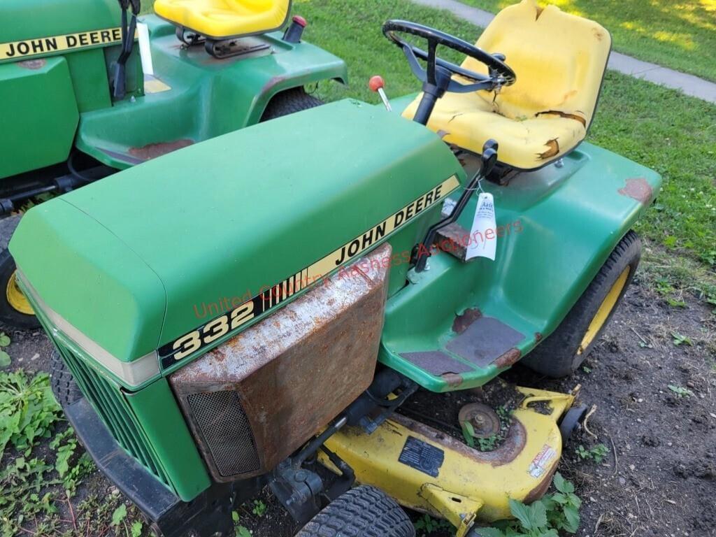 Image of John Deere 332 Image 1