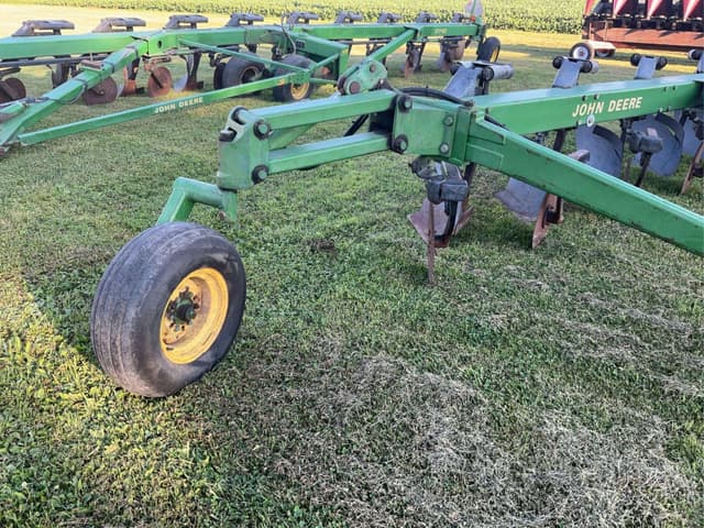 Image of John Deere 3700 equipment image 2