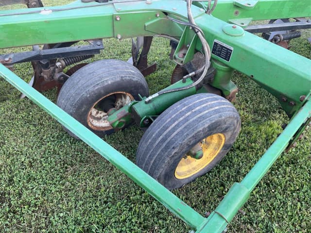 Image of John Deere 3710 equipment image 3