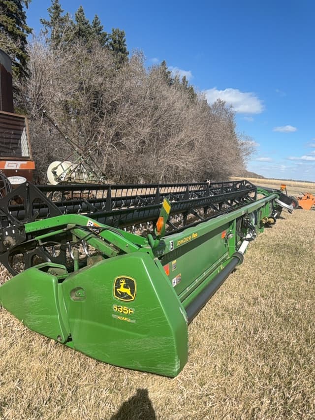 Image of John Deere 635F equipment image 3