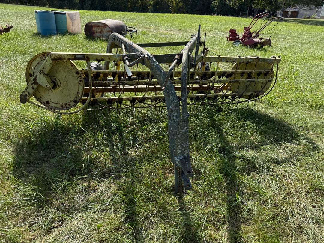Image of John Deere 640 Image 1