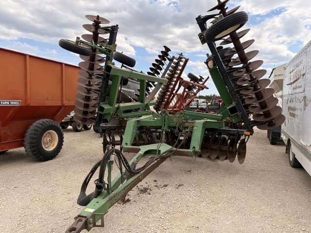 Image of John Deere 650 equipment image 1