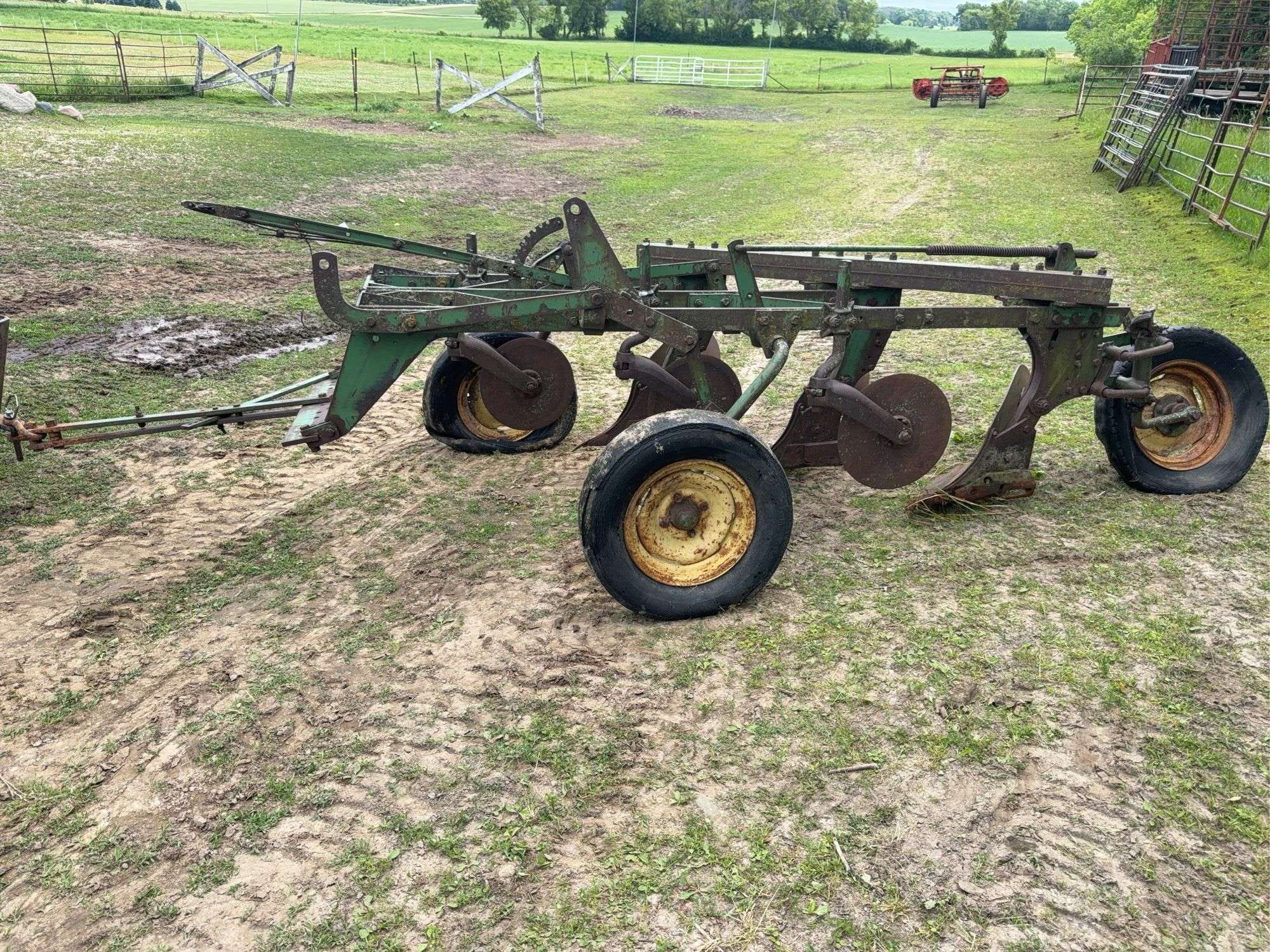 John Deere 666 Equipment Image0