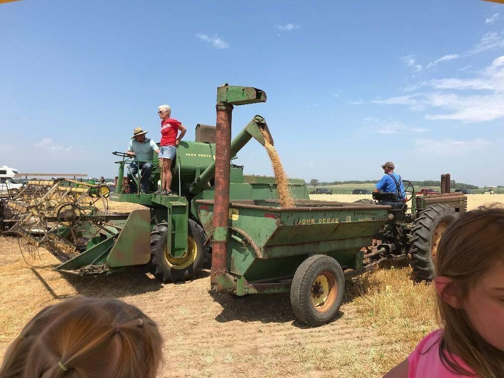 Main image John Deere 68