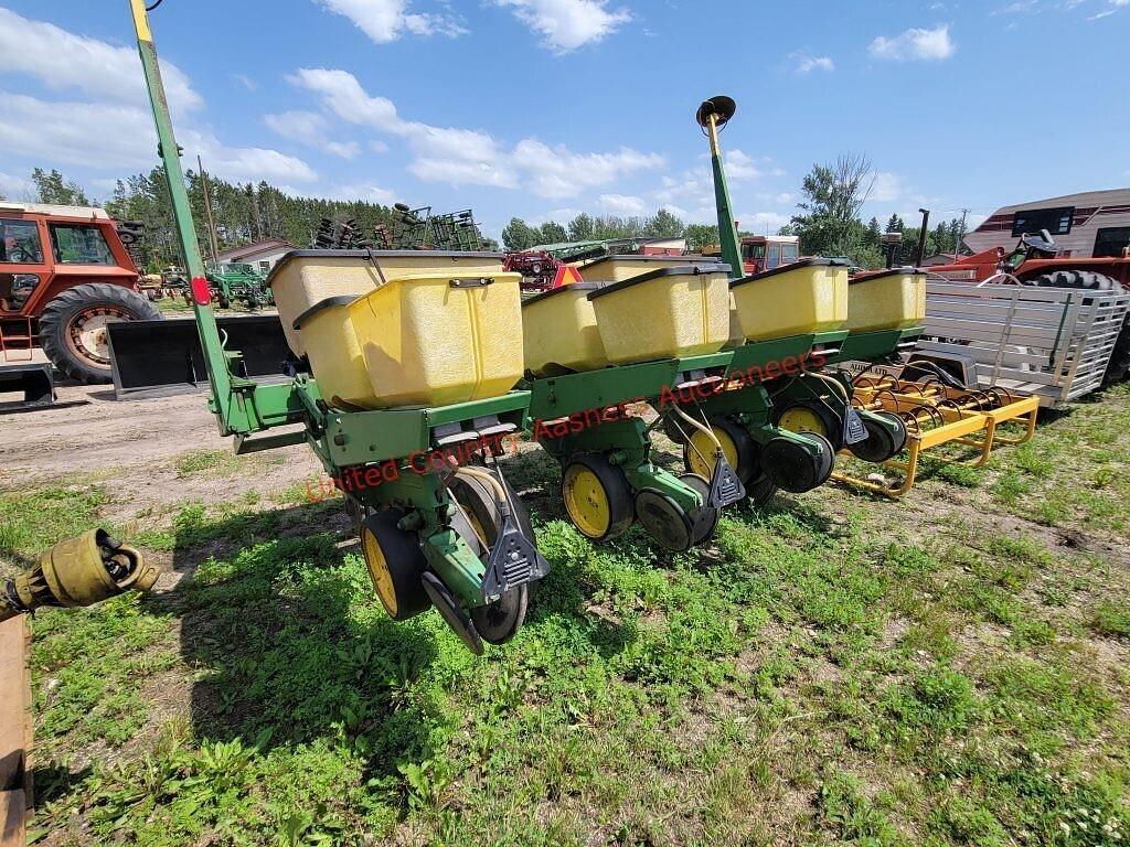 Image of John Deere 7000 Image 0