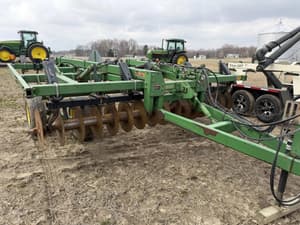 John Deere 714 Image