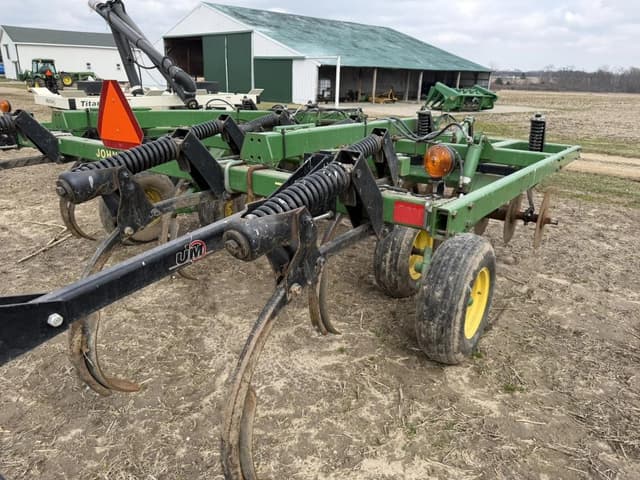 Image of John Deere 714 equipment image 1