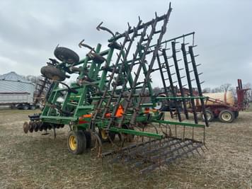 Main image John Deere 726