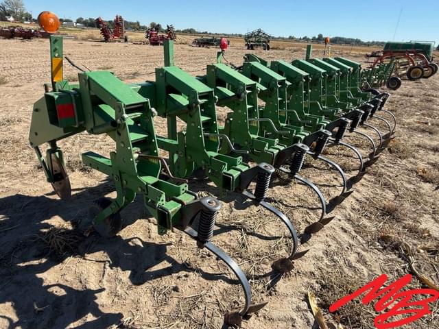 Image of John Deere 856 equipment image 1