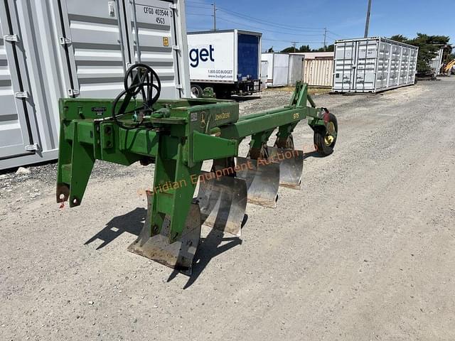 Image of John Deere 975 equipment image 1