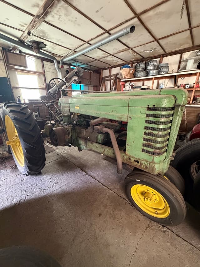 Image of John Deere A equipment image 2