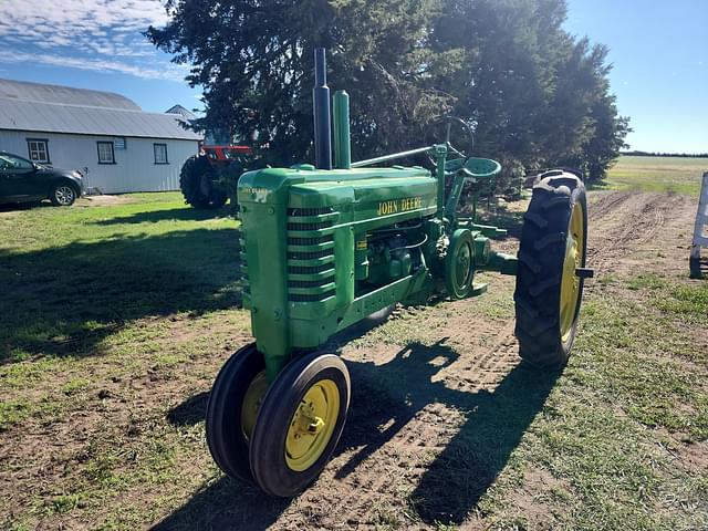 Image of John Deere B equipment image 1