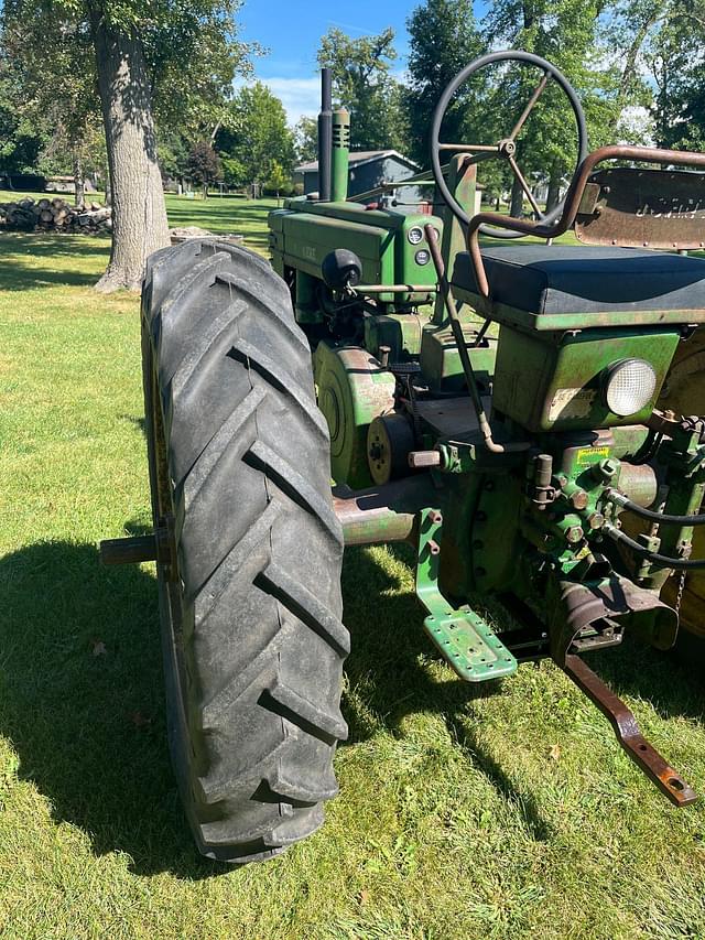 Image of John Deere B equipment image 3