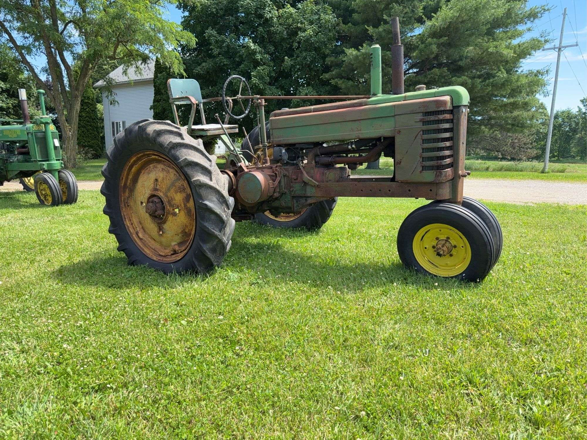 John Deere B Equipment Image0