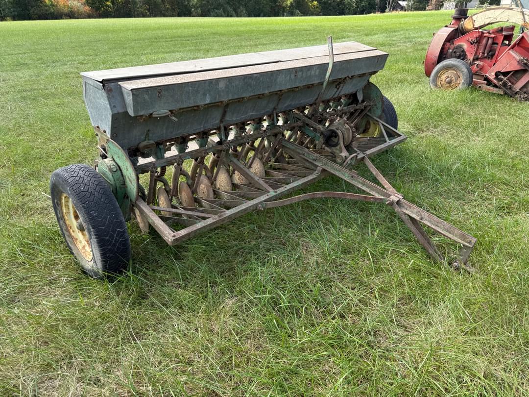 Image of John Deere B Image 0