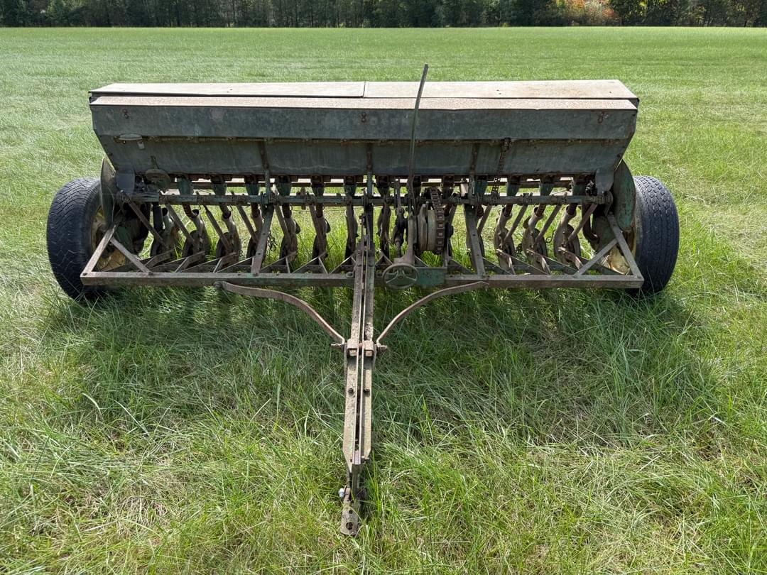 Image of John Deere B Image 1