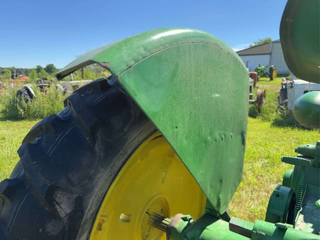 Image of John Deere B equipment image 4