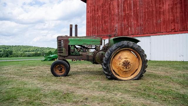 Image of John Deere B equipment image 2