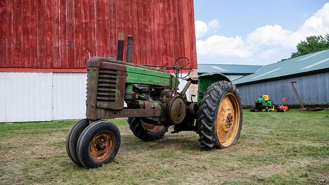 Image of John Deere B equipment image 1