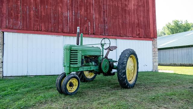 Image of John Deere B equipment image 1
