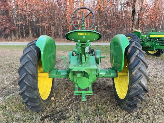 Image of John Deere H equipment image 3