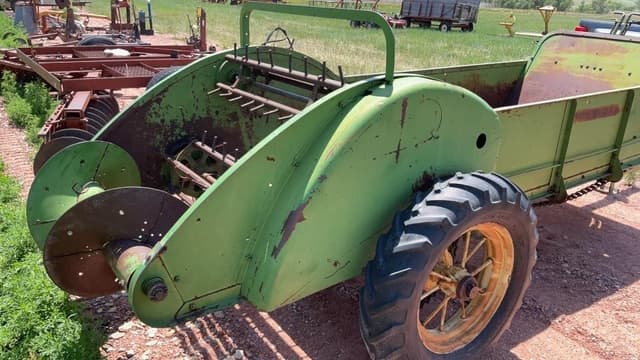 Image of John Deere H equipment image 3