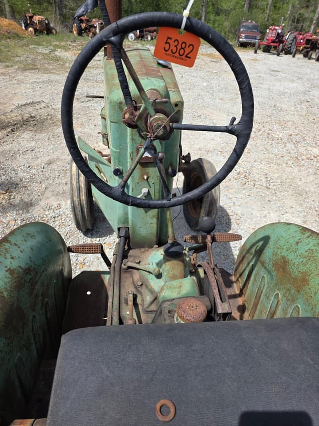 Image of John Deere M equipment image 4