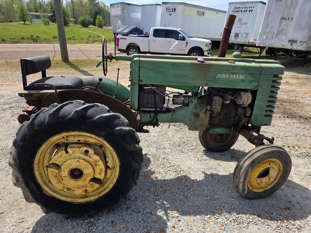 Image of John Deere M equipment image 1