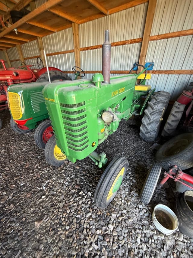 Image of John Deere M equipment image 1