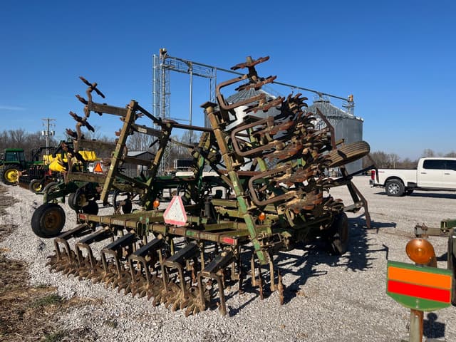 Image of John Deere 550 equipment image 1