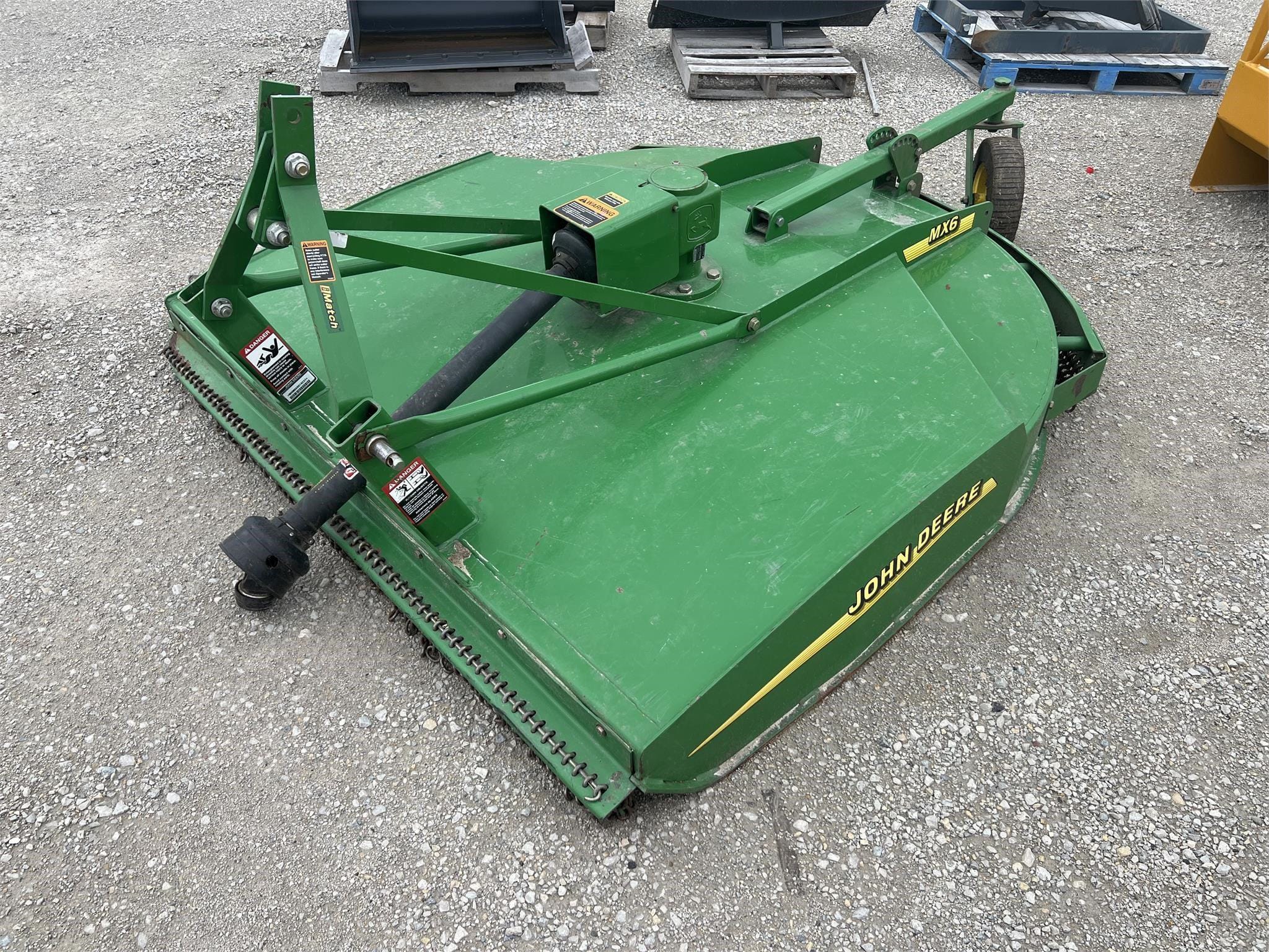 John Deere MX6 Equipment Image0
