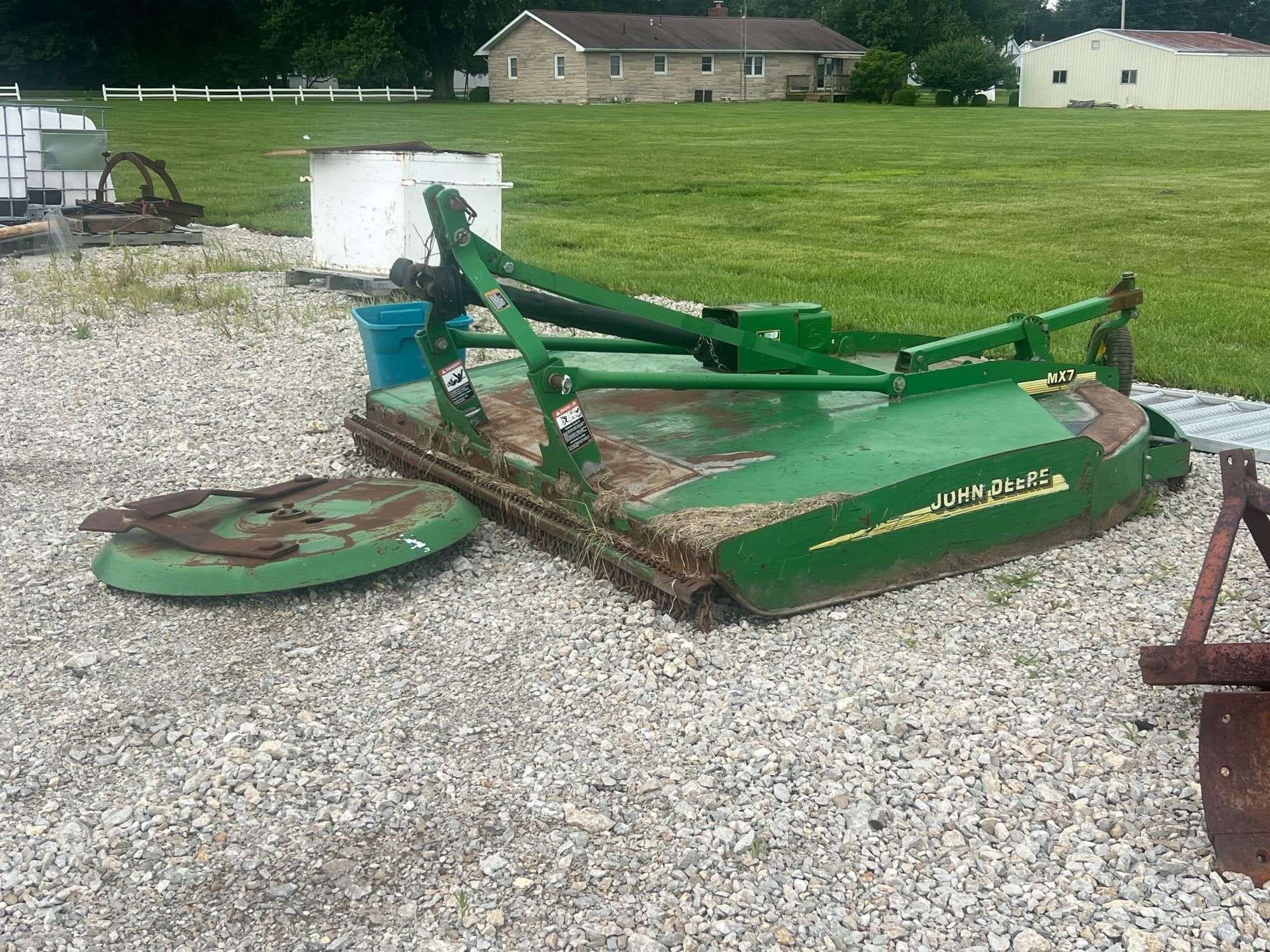 John Deere MX7 Equipment Image0