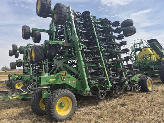John Deere N560F Equipment Image0