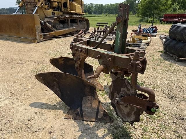 Image of John Deere 412 equipment image 1