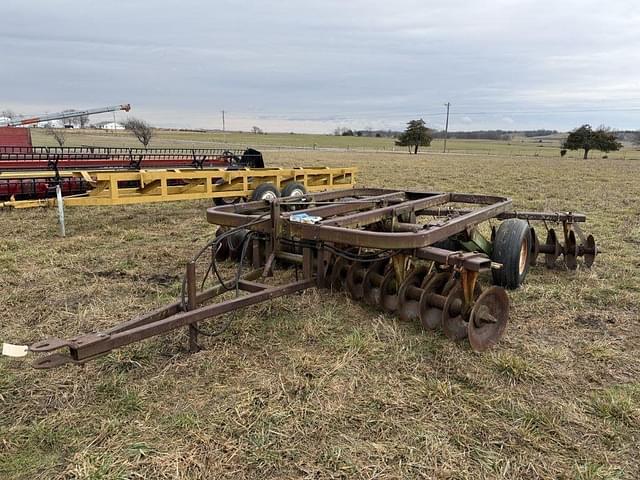 Image of John Deere T0230 equipment image 1