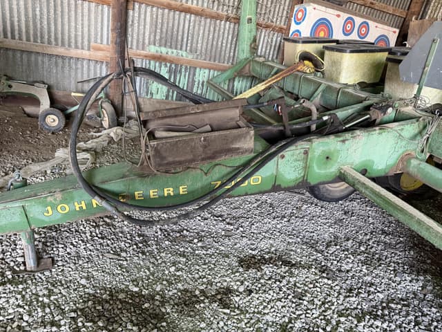 Image of John Deere 7000 equipment image 2