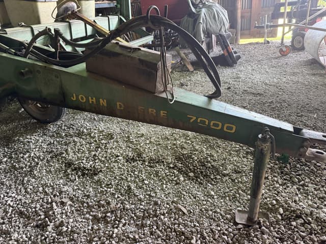 Image of John Deere 7000 equipment image 3