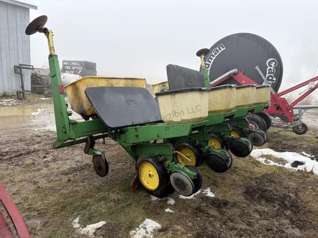 Image of John Deere 7000 equipment image 1