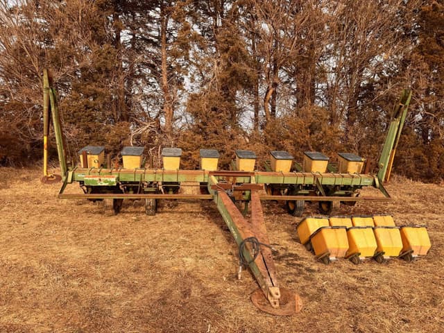 Image of John Deere P7000 equipment image 1