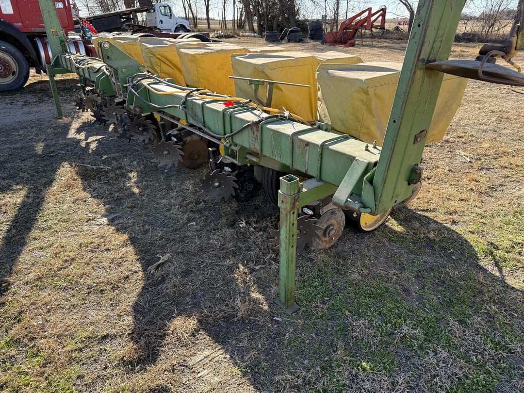 Image of John Deere P7100 Primary image