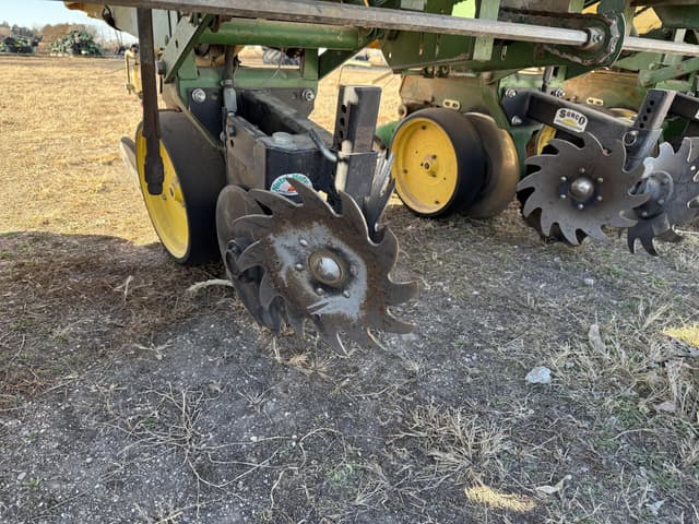 Image of John Deere P7100 equipment image 3