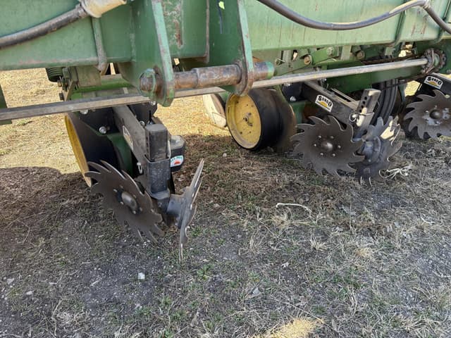 Image of John Deere P7100 equipment image 4