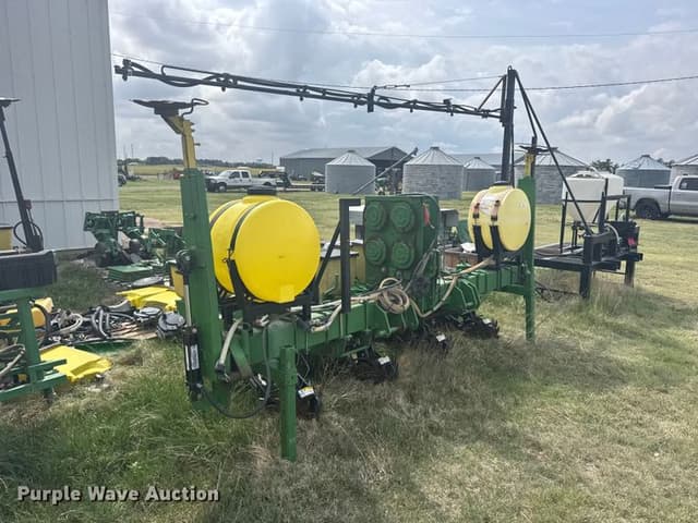 Image of John Deere P7100 equipment image 2
