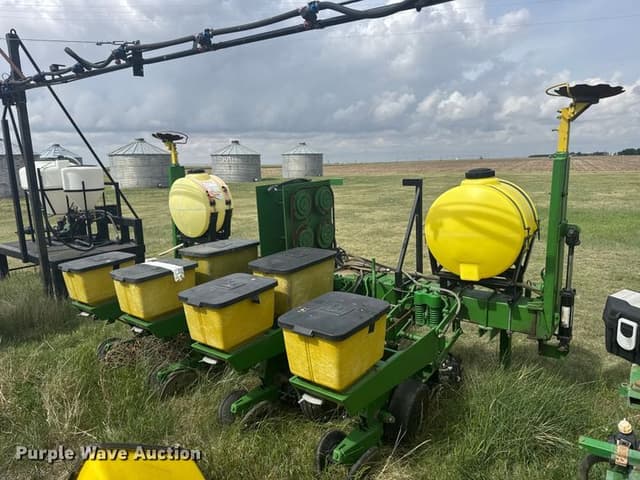 Image of John Deere P7100 equipment image 4