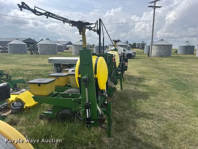 Image of John Deere P7100 equipment image 3