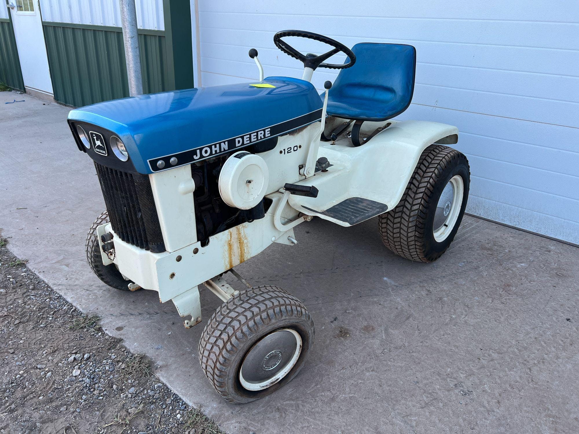 Main image John Deere 120