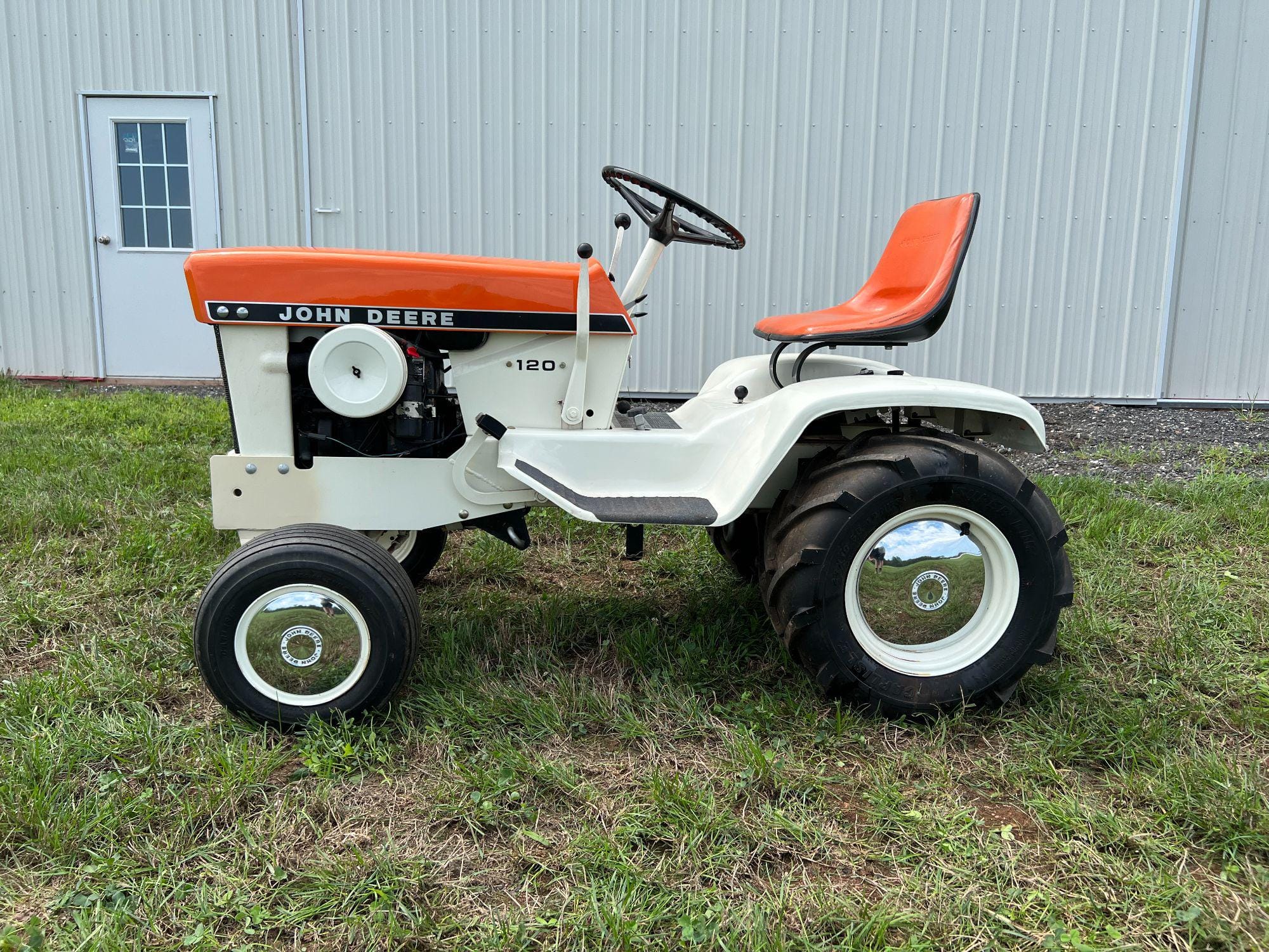 Main image John Deere 120