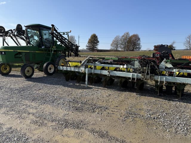 Image of John Deere MaxEmerge 2 equipment image 1