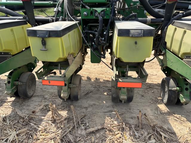 Image of John Deere MaxEmerge XP equipment image 4