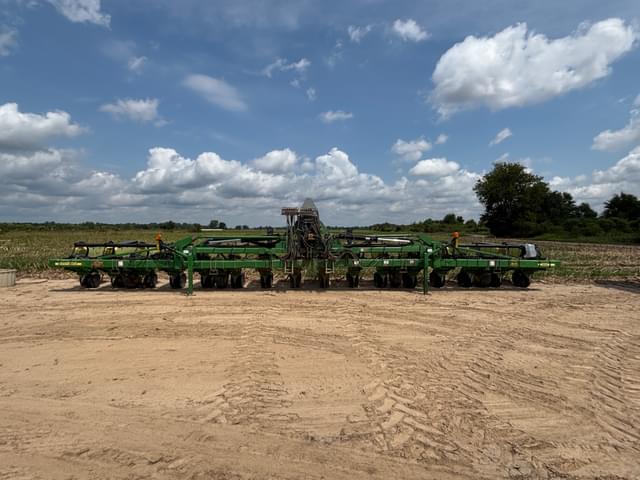 Image of John Deere MaxEmerge XP equipment image 3
